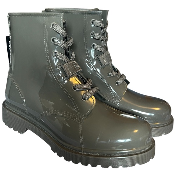 NWOB~ Dkny Tilly Rain Boot Womens
Waterproof Lace Up Booties. Size 8m. - Picture 7 of 10